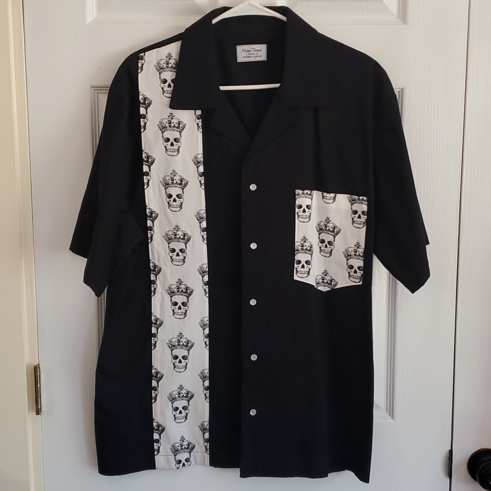 Mens button up shirt skulls crowns large NEW